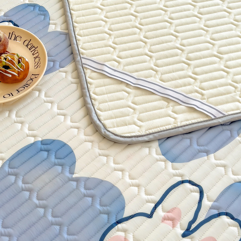 Cool Silk Folding Ice Silk Mat-Loving Rabbit b108
